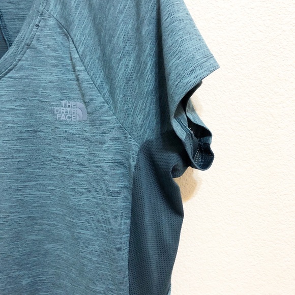 The North Face | Women’s FlashDry Workout Shirt M - Picture 2 of 8